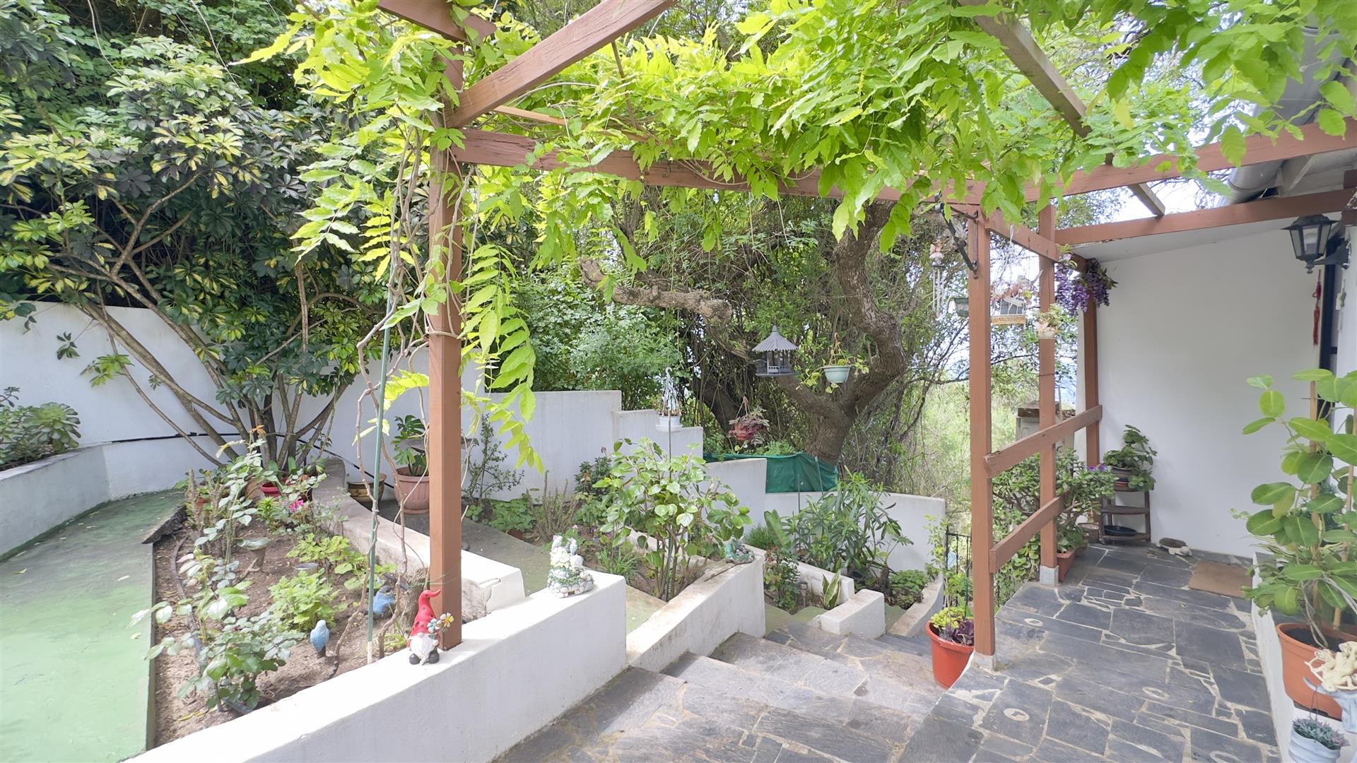 Image of House - 5 Bedrooms - 4 Bathrooms for Sale in Other South District-Gibraltar, Image 34